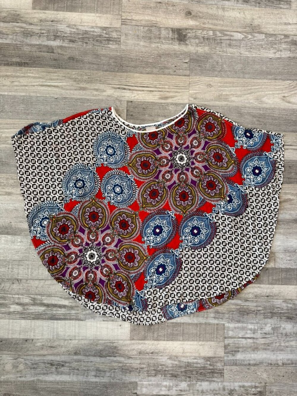 Chico's colorful paisley floral flowy short sleeve top size small /medium H21